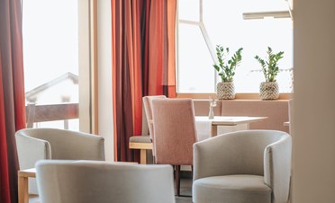 flora-panorama-hotel-aufenthaltsraum