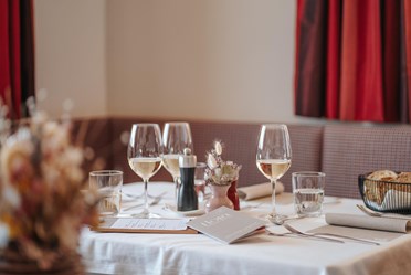 flora-panorama-hotel-gedeckter-abendtisch[2]